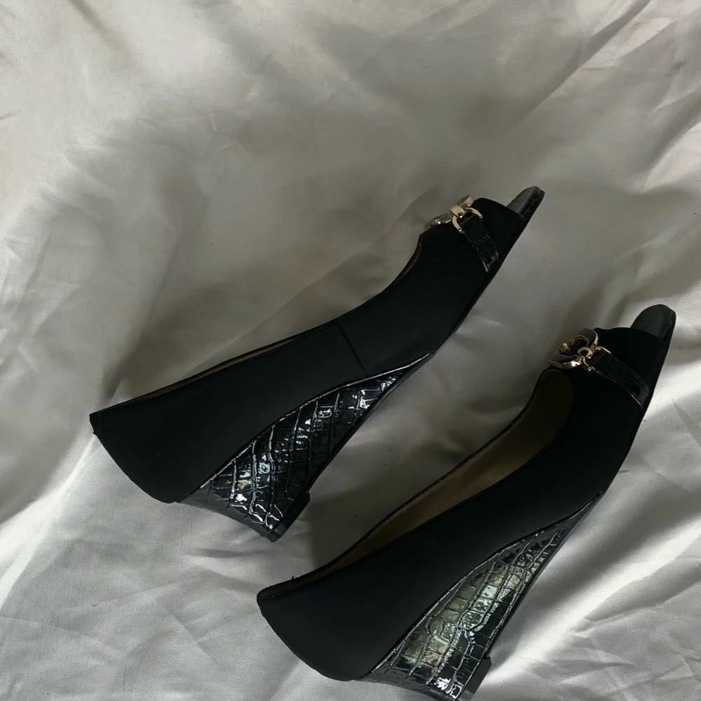 20. Bandolino Womens Wedge Heels Sz 7.5 - Picture 4 of 10